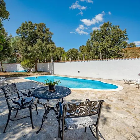 Cozy In With Outdoor Swimming Pool Pavicini